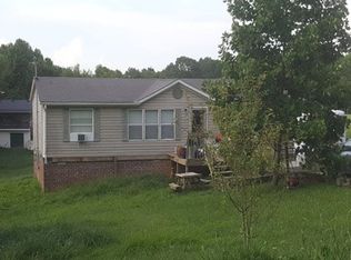 995 Hooper Rd, Charlotte, TN 37036