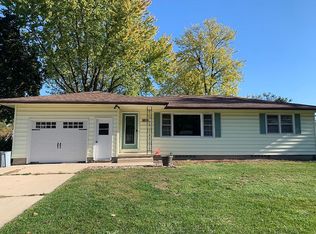 1815 Crescent Dr, Cedar Falls, IA 50613