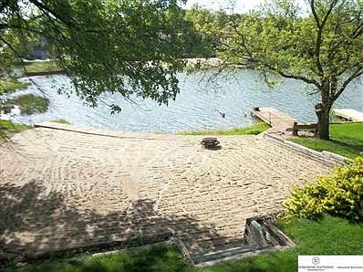 1st image of 8440 Burr Oak Dr