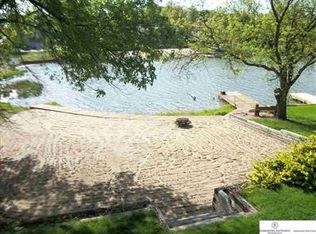 8440 Burr Oak Dr, Plattsmouth, NE 68048