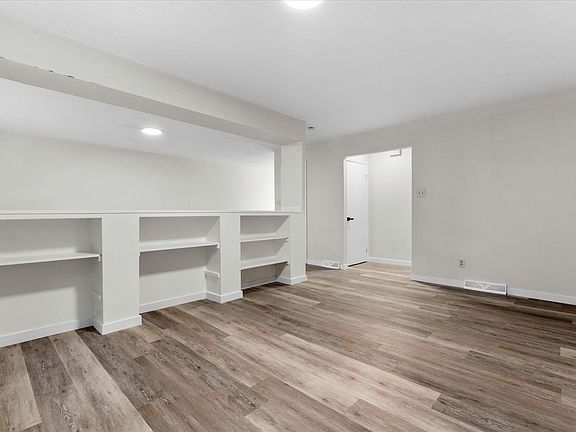 3rd image of 1102 Apache Dr