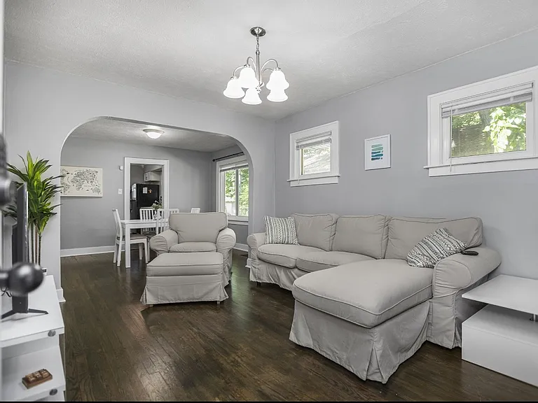 1342 Miner St — Photo 3