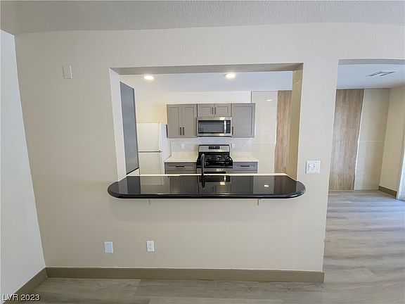 5th image of 230 Shadybrook Ln Unit A