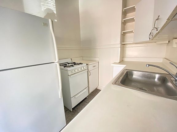 3rd image of 360 Hyde St #205