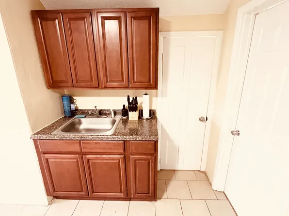 117 Lloyd St #3, New Haven, CT 06513