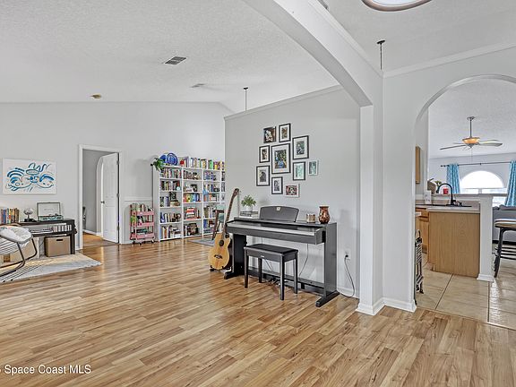 5th image of 1563 Dozier Cir SE