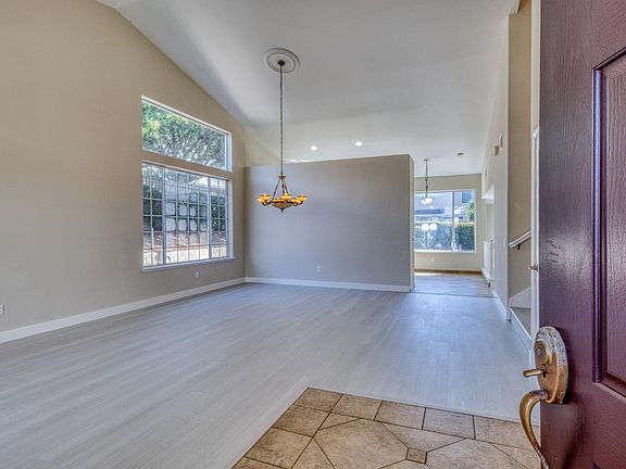 5th image of 174 Starfish Ct