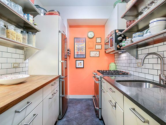 4th image of 726 Greenwich St #4T