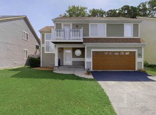 769 Admiral Ct, Round Lake Park, IL 60073