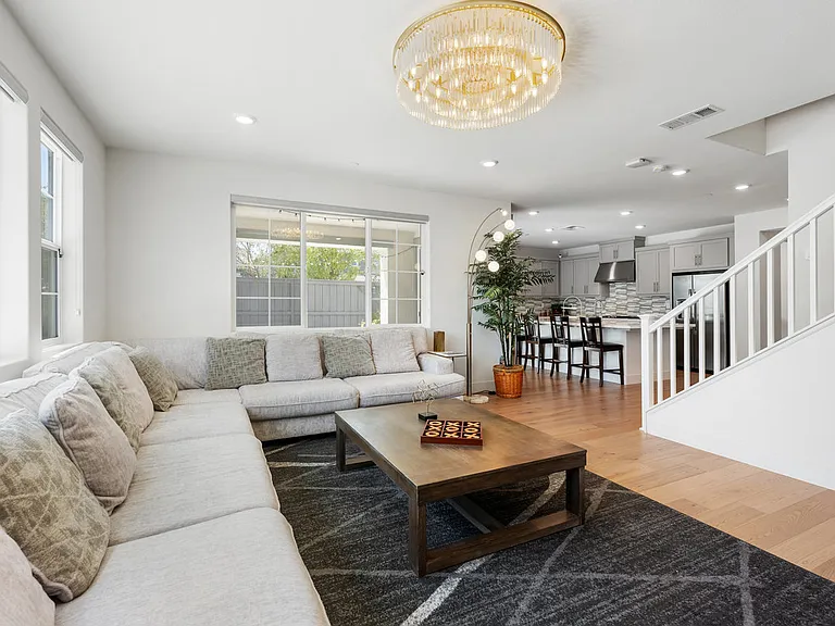 6274 Carousel Ave — Photo 2