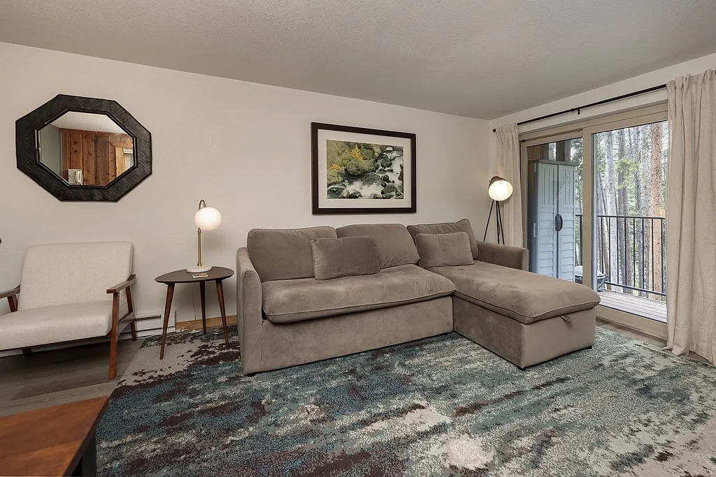 2 bed, 900 sqft, $2,500 — Photo 2