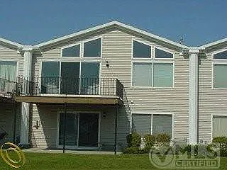 815 Crystal Ln photo 1