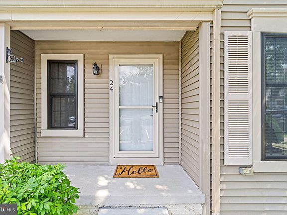 3rd image of 24 Haxall Ct