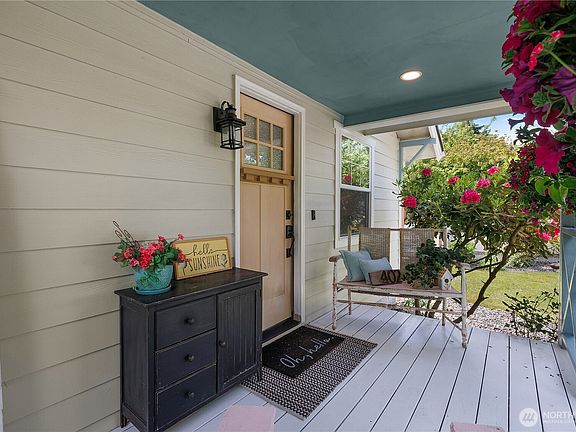 3rd image of 402 N 6th Avenue SW