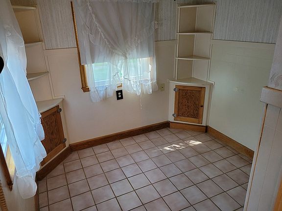 3rd image of 1708 W Division St