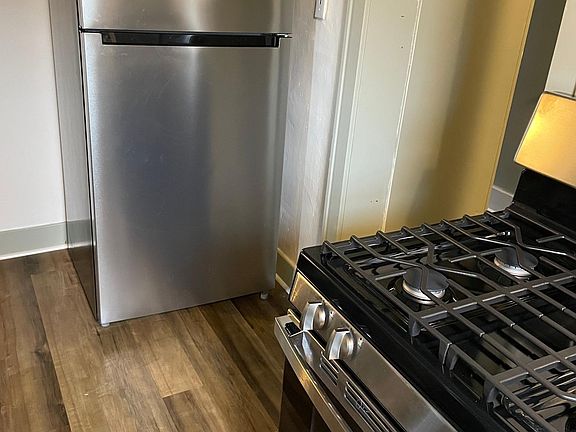 4th image of 305 W Elm St #3