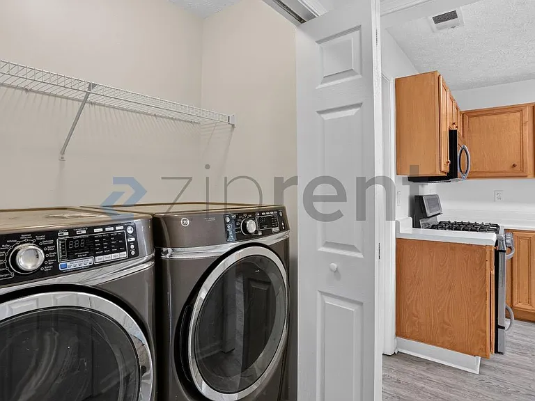 1383 Westward Dr SW — Photo 16