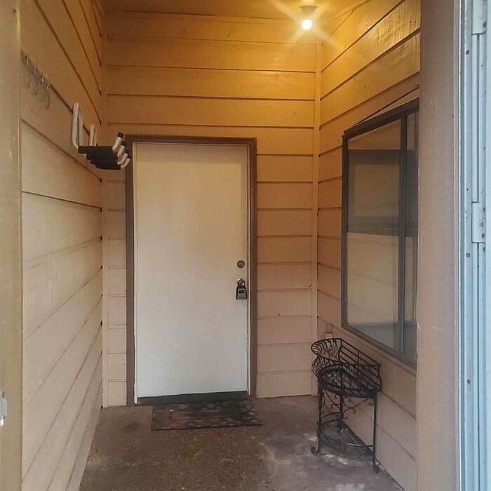 1st image of 1014 Graham Dr #B3-1