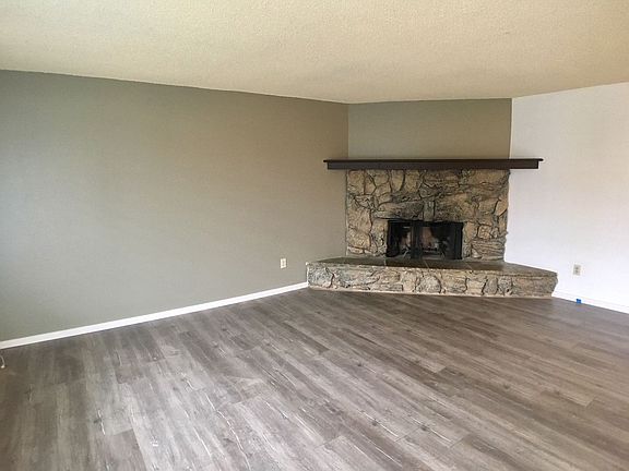 2nd image of 1614 & 1616 SE 146th Ct #1616