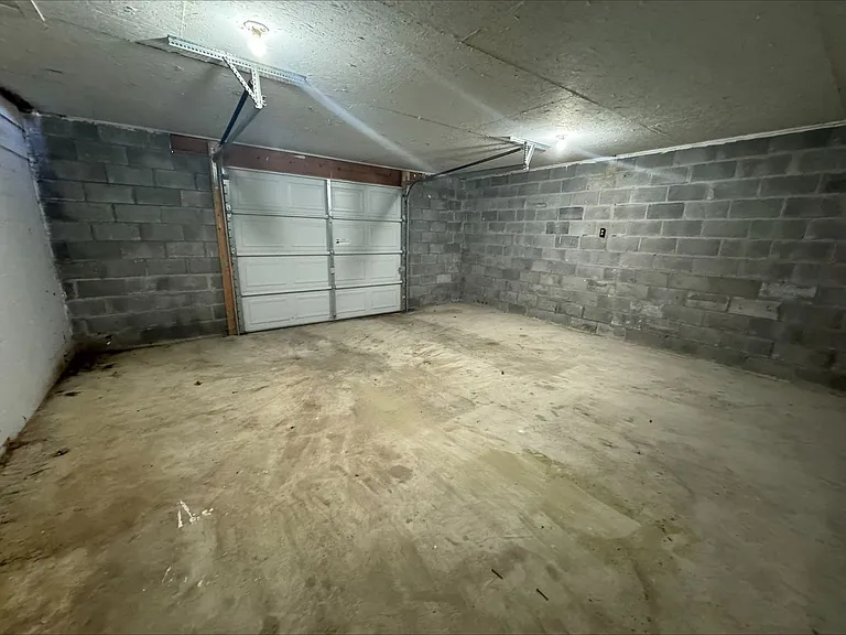 1501 Akins Dr — Photo 14
