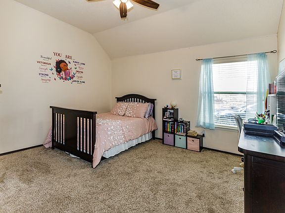4th image of 732 Magnolia Trl