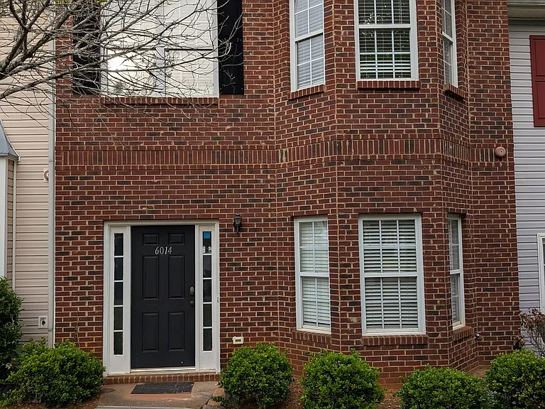 6014 Leeshire Trce — Photo 14