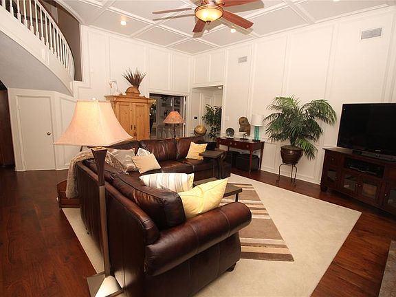 4th image of 2206 Meadow Gardens Dr