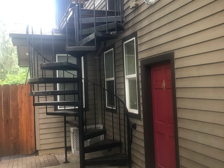 1746 Russet Dr — Photo 2