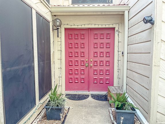 3rd image of 6122 Gallant Forest Dr