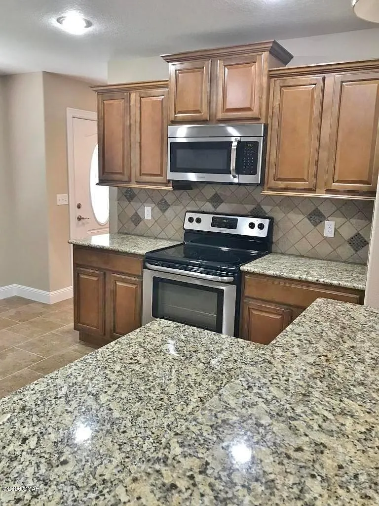 3 bed, 1370 sqft, $1,550 — Photo 3
