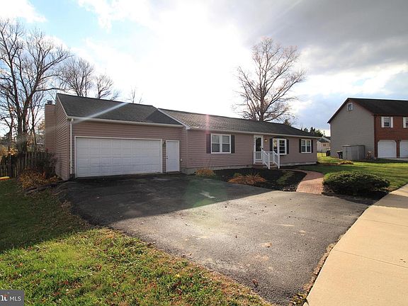 2nd image of 2582 Abby Ln