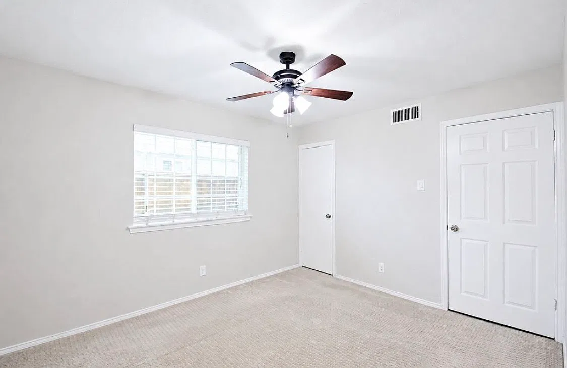 3 bed, 1.5 bath, 1273 sqft, $2,350 — Photo 2