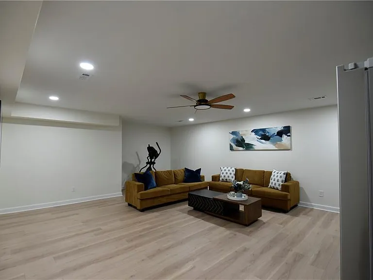 1805 Kingsbridge Ct — Photo 44