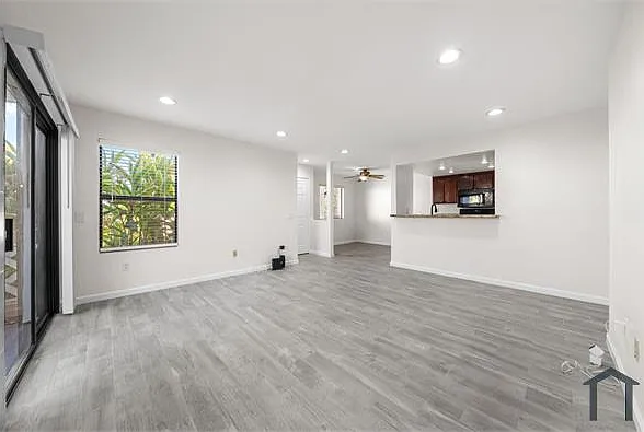 3 bed, 1127 sqft, $3,999 — Photo 3
