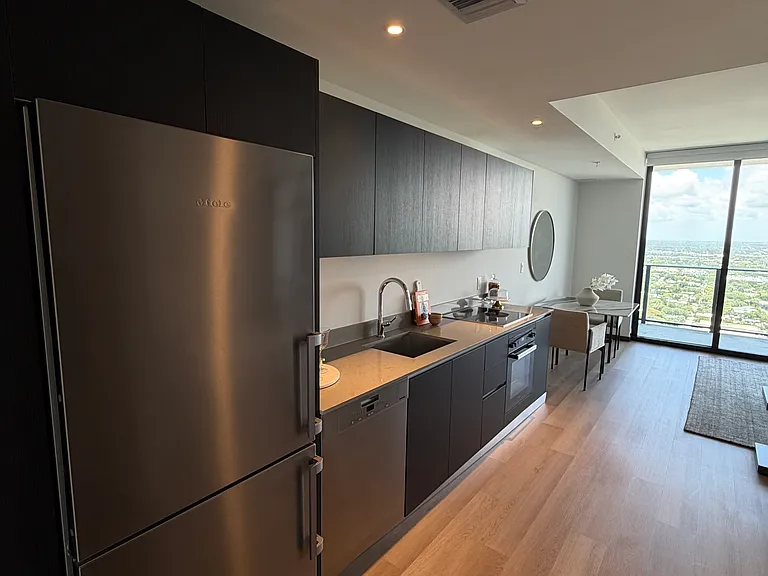 523 SW 5th Ave #S — Photo 1