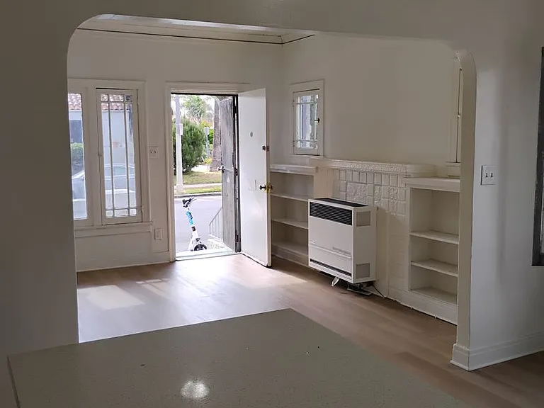 2229 Vineyard Ave — Photo 1