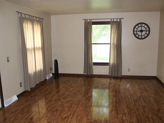 3rd image of 1817 Southampton Dr SE