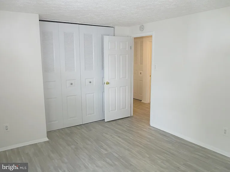 8406 Woodford Ct — Photo 34