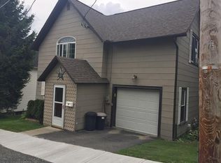 7 Vachereau St, Tupper Lake, NY 12986