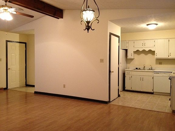 3rd image of 1434 Crestview Dr