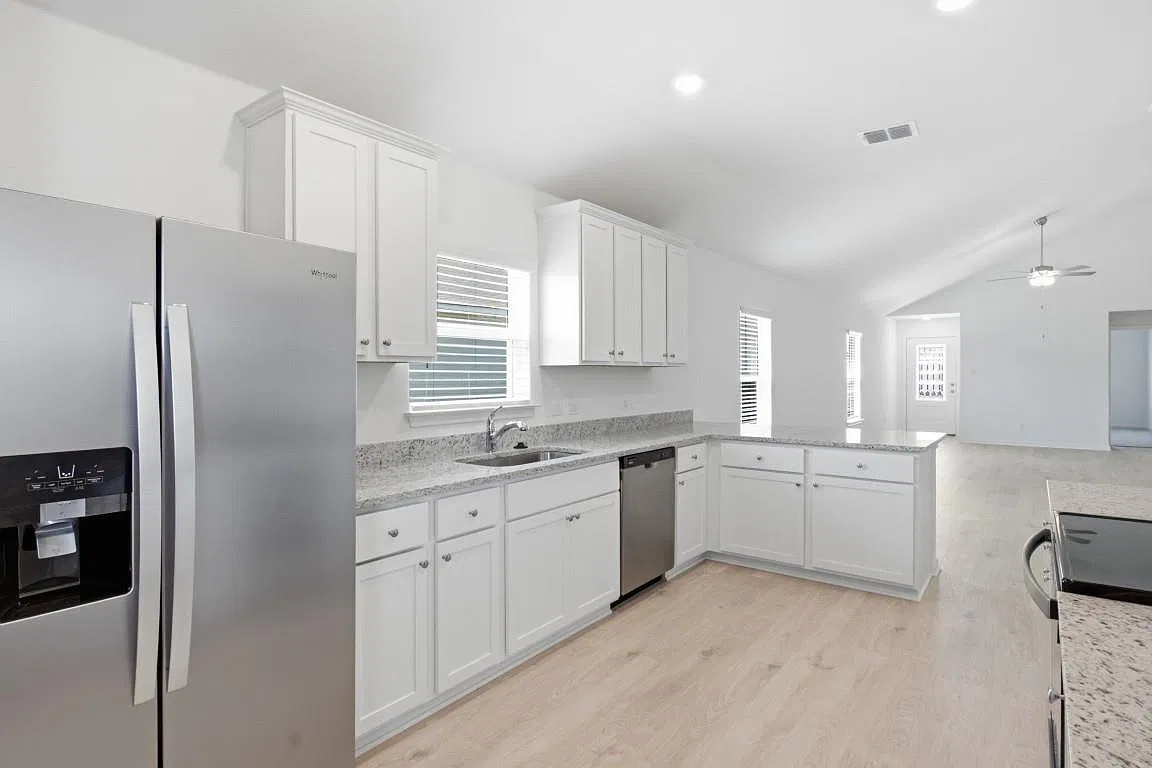 4 bed, 2.0 bath, 1799 sqft, $2,555 — Photo 2