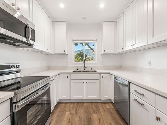 5th image of 10933 Scoville Ave #10933
