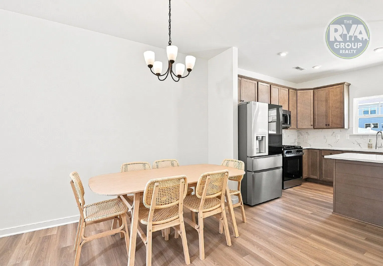 3421 Pond Alley — Photo 3