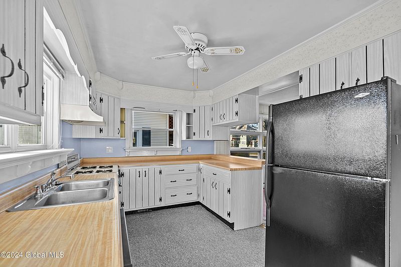 5th image of 9 Lexington Avenue