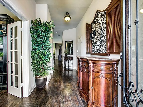 3rd image of 1012 Freesia Dr