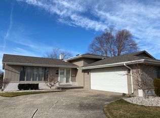 8820 Madison Ct, Munster, IN 46321