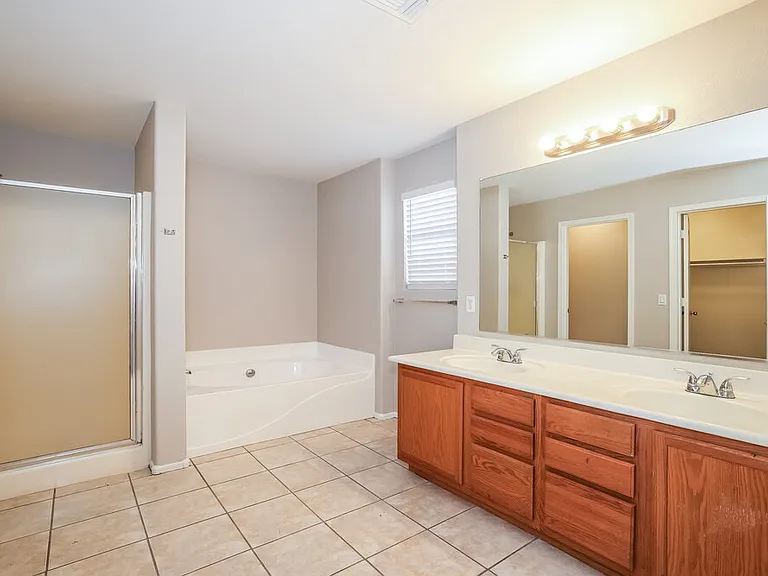 2413 W Chipman Rd — Photo 11