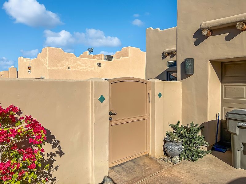 1st image of 54670 Avenida Alvarado