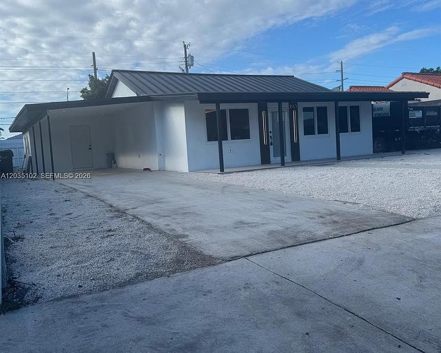 1st image of 841 NE 4th Pl