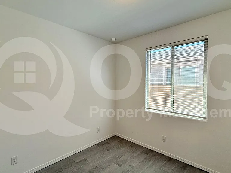 1265 E Kingman St — Photo 17